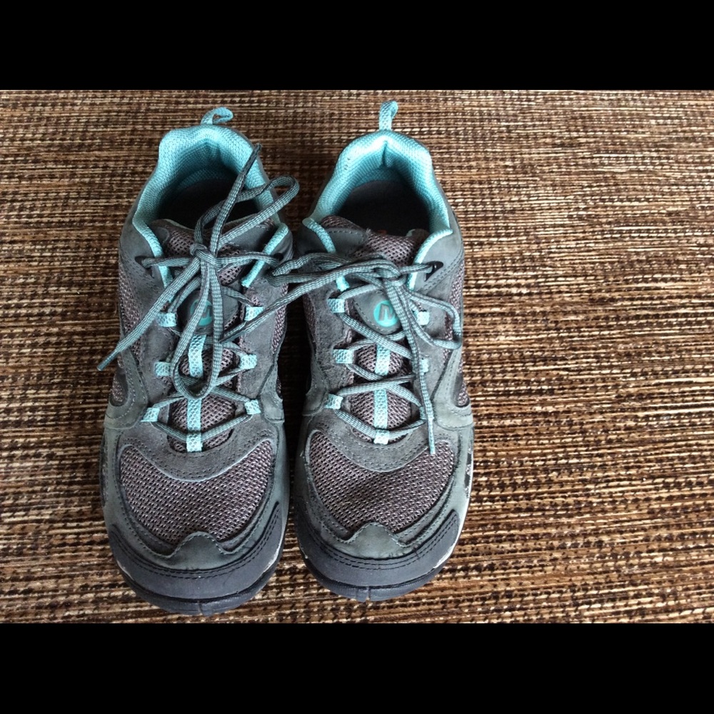 Merrill Air Cushion tennis shoe